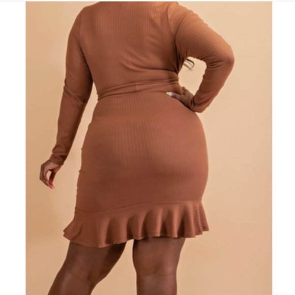 NWT White Long sleeves plus size V-Neck dress - Picture 2 of 2